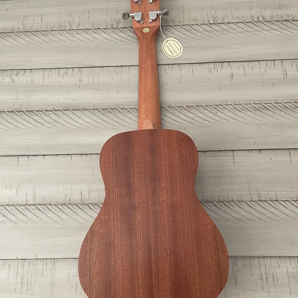 Brown Amahi Concert Ukulele with Black Fretboard and Aquila strings - Picture 4 of 5
